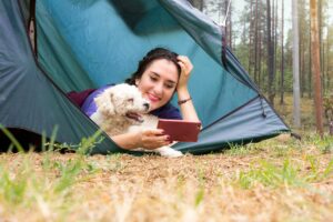 Read more about the article Top 5 Tips for Camping with Your Furry Friend 🐾🏕️
